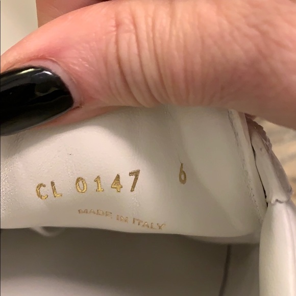 LOUIS VUITTON x SUPREME Sneakers - Picture 7 of 8